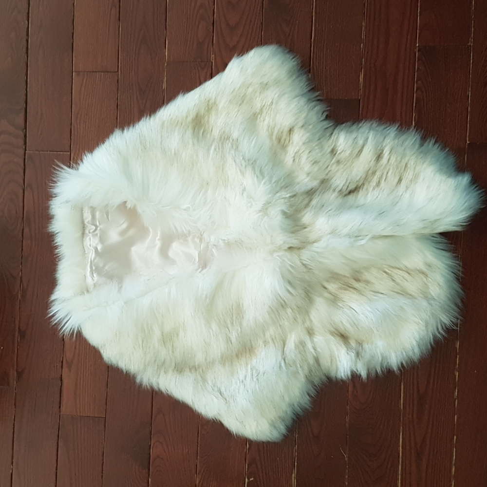 Fur wedding wraps